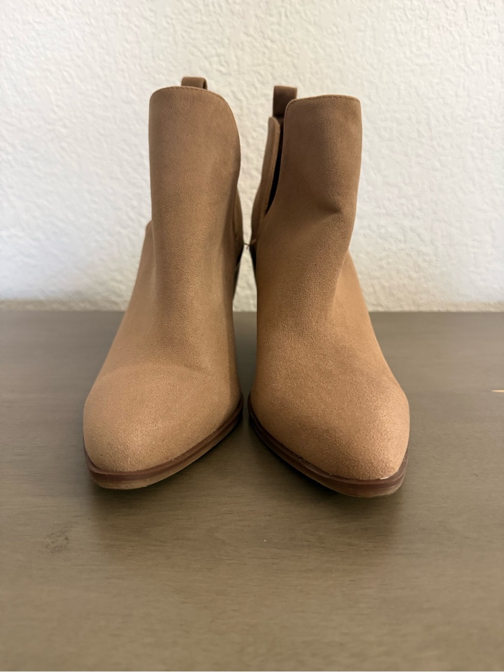 Universal Thread Tan Suede Women’s Ankle Booties size 6.5